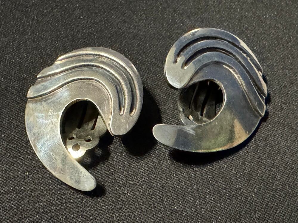 Vintage 925 Sterling Silver Taxco Clip On Wave Earrings